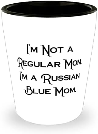 แมวสีน้ำเงินรัสเซียที่สมบูรณ์แบบฉันไม่ใช่แม่ปกติ ฉันเป็นแม่สีฟ้ารัสเซีย, แก้วสีฟ้ารัสเซียยิงแก้วจากเพื่อน ๆ
